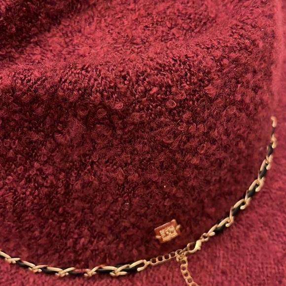 ANNE KLEIN Wide Brim Textured Hat w/ Chain Attachment - Picture 4 of 9